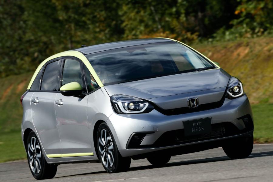  Honda Fit e:HEV Ness 2020 года  (JP) (фото 4 из 18)